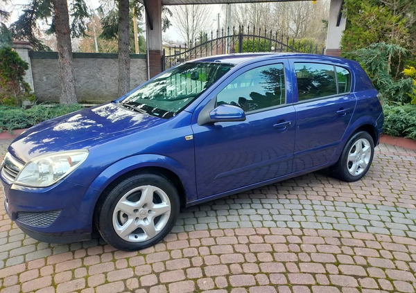 Opel Astra cena 14890 przebieg: 143800, rok produkcji 2008 z Wieliczka małe 529
